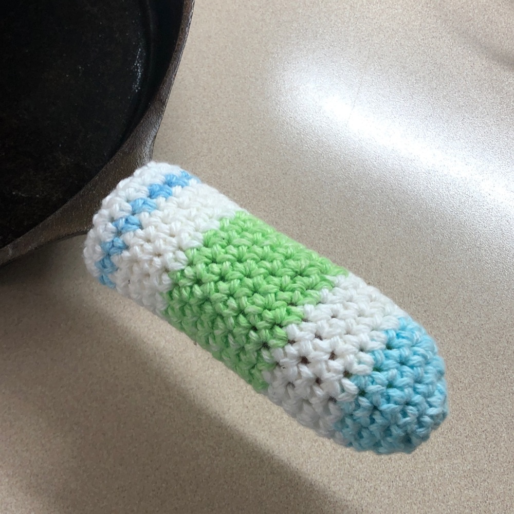 cast iron pan handle holder in Green, Blue, and White Cotton yarn Double thick
